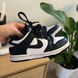 Kids Nike panda Dunks pre owned size 10.5c